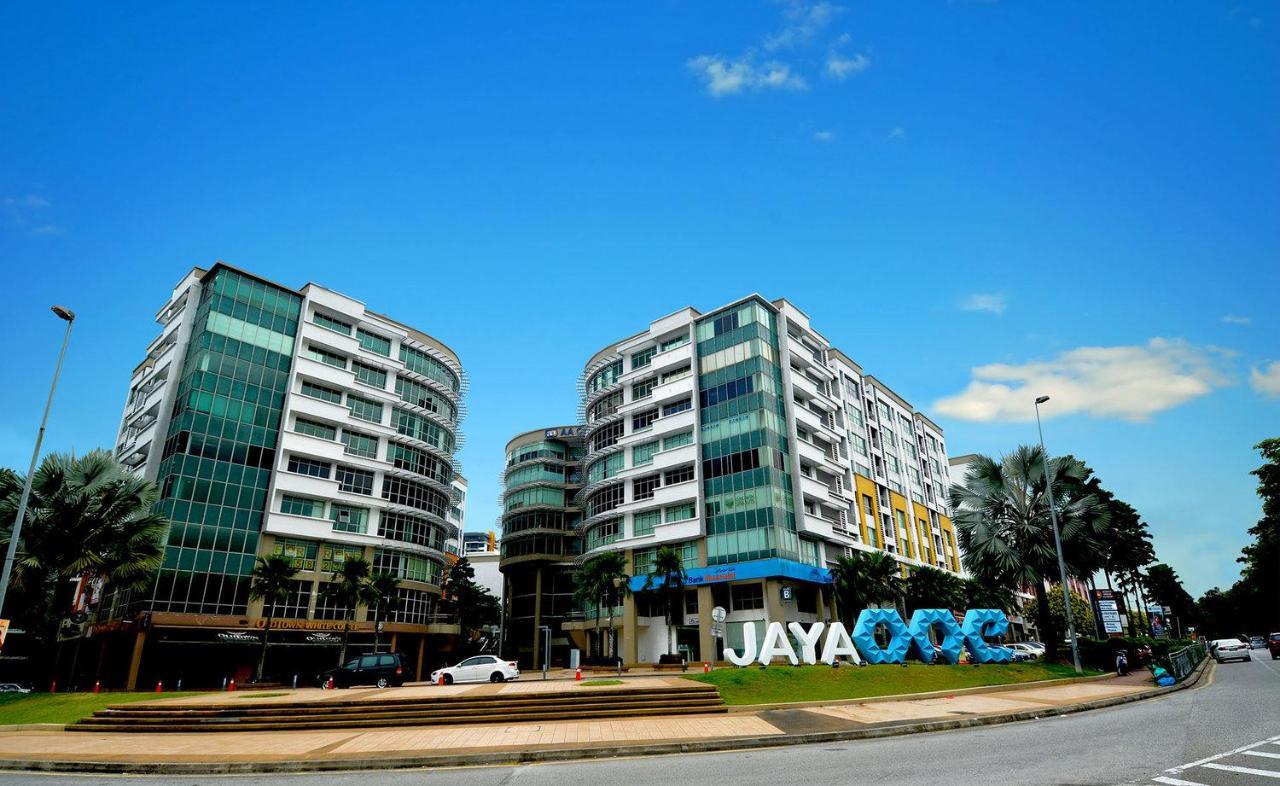 Studio Units At Pacific Tower Near Jaya One By Comfyasia Petaling Jaya Exterior foto